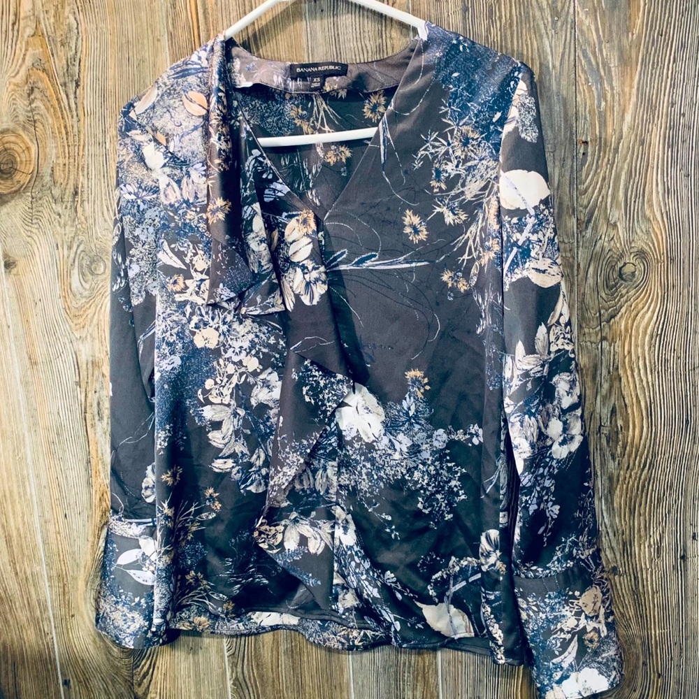 5/$20💛BANANA REPUBLIC Ruffled Floral Blouse